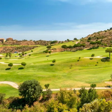 Stunning Frontline Golf - Pass The Keys Lejlighed *