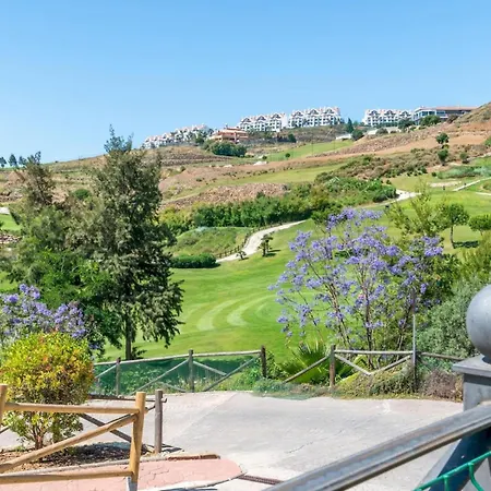 Stunning Frontline Golf - Pass The Keys Lejlighed *