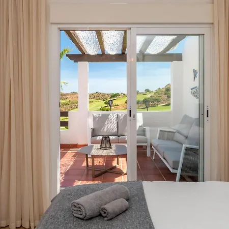 Apartment Stunning Frontline Golf - Pass The Keys